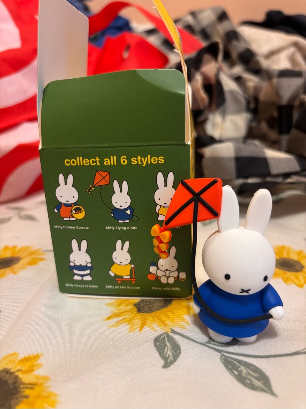 Smoko Miffy Goes Outside - Miffy with Kite